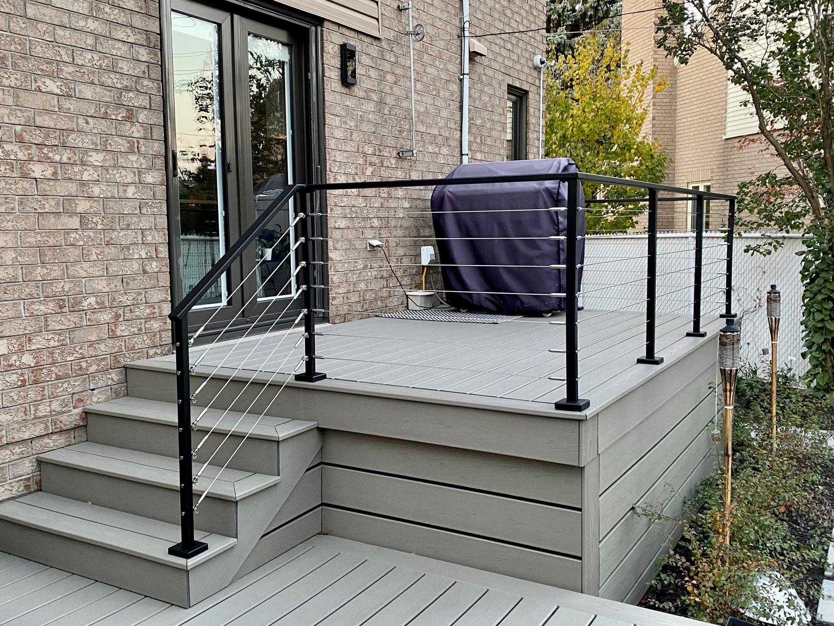 Cable railings: The best option for a small deck! - Gauthier De LaPlante