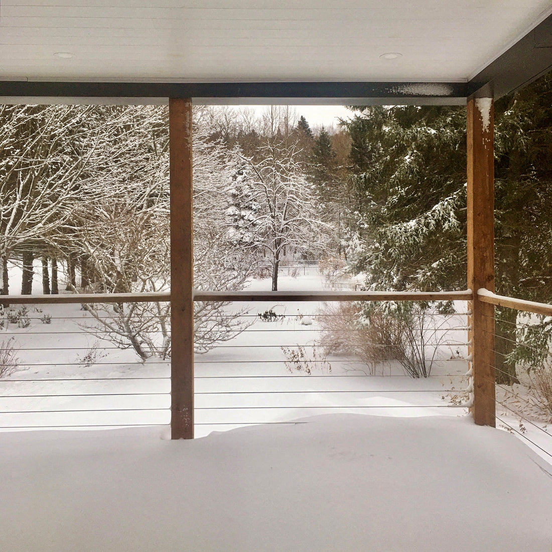 Projet de garde-corps en bois avec câbles d'acier dans le Bas-St-Laurent, Quebec